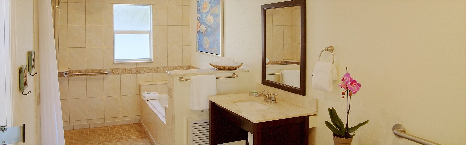 Florida keys ADA accessible bathroom at Coconut Palm Inn